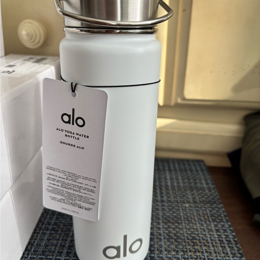 BNWT ALO Yoga White Stainless Steel Water Bottle, $68 retail